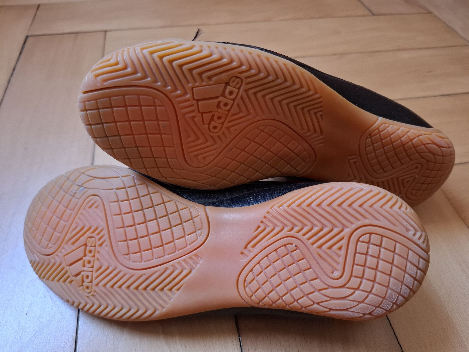 Adidas Chaussures garçon: chaussures de sport Adidas 36 – D'occasion à Courrendlin par tititchoun 1