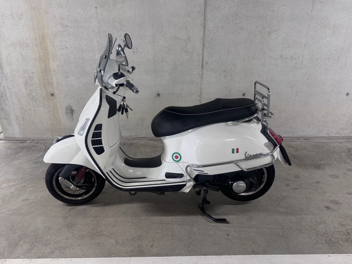 Vespa Scooters: Vespa 300 GTS super – D'occasion à Courtaman par paa_686x 1