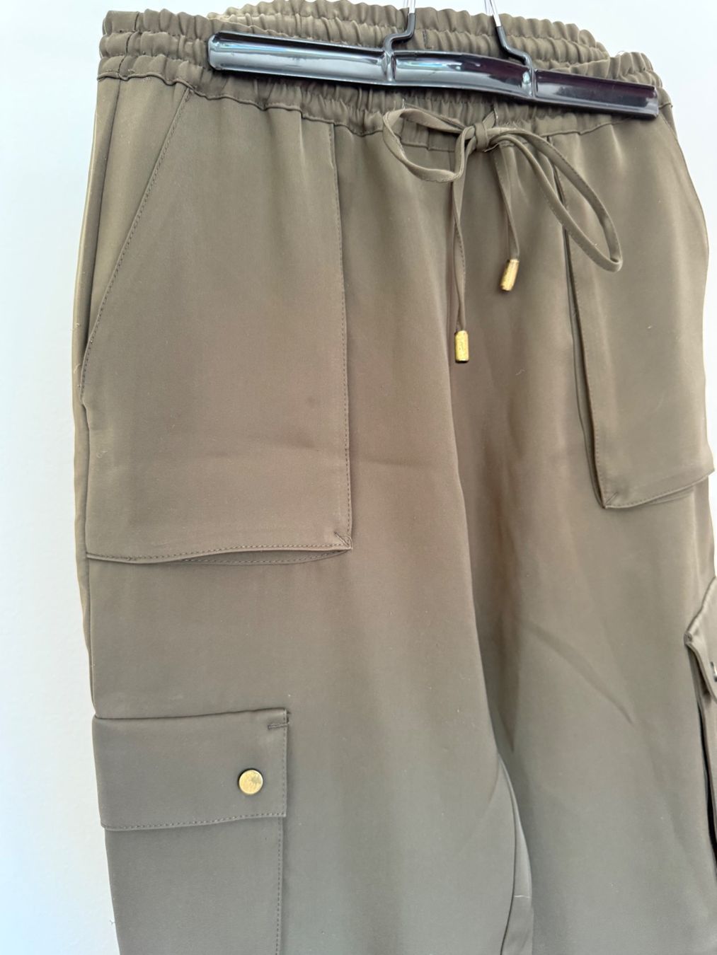 H&M Hosen: Khakifarbene Cargohose, Gr. 34 – Gebraucht aus Kriens von MeinKleiderschrank 2