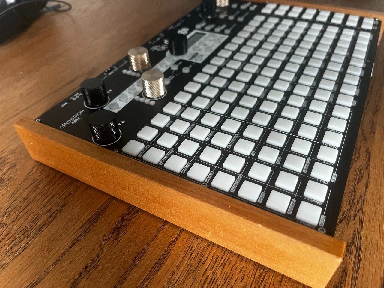 Strumenti musicali: Synthstrom Deluge (LCD Display, mit Case) – Usato da Dieterswil venduto da whammy 2