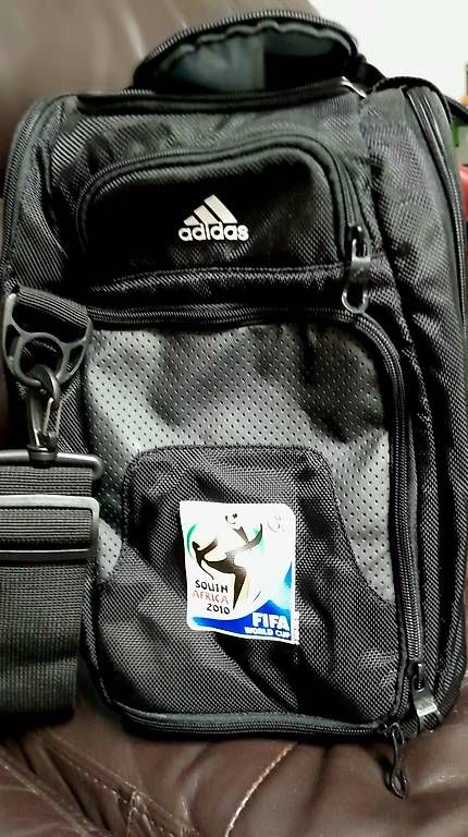 Adidas Borse: FIFA 2010 Adidas Tasche, neu – Nuovo e nell'imballaggio originale da Schwerzenbach venduto da Aura888 1