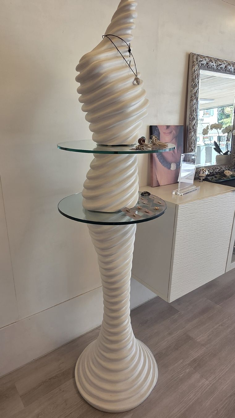 Skulpturen & Statuen: Dekorative Präsentationsfigur,aus Keramik – Gebraucht aus Niederönz von Silverbluecat 1