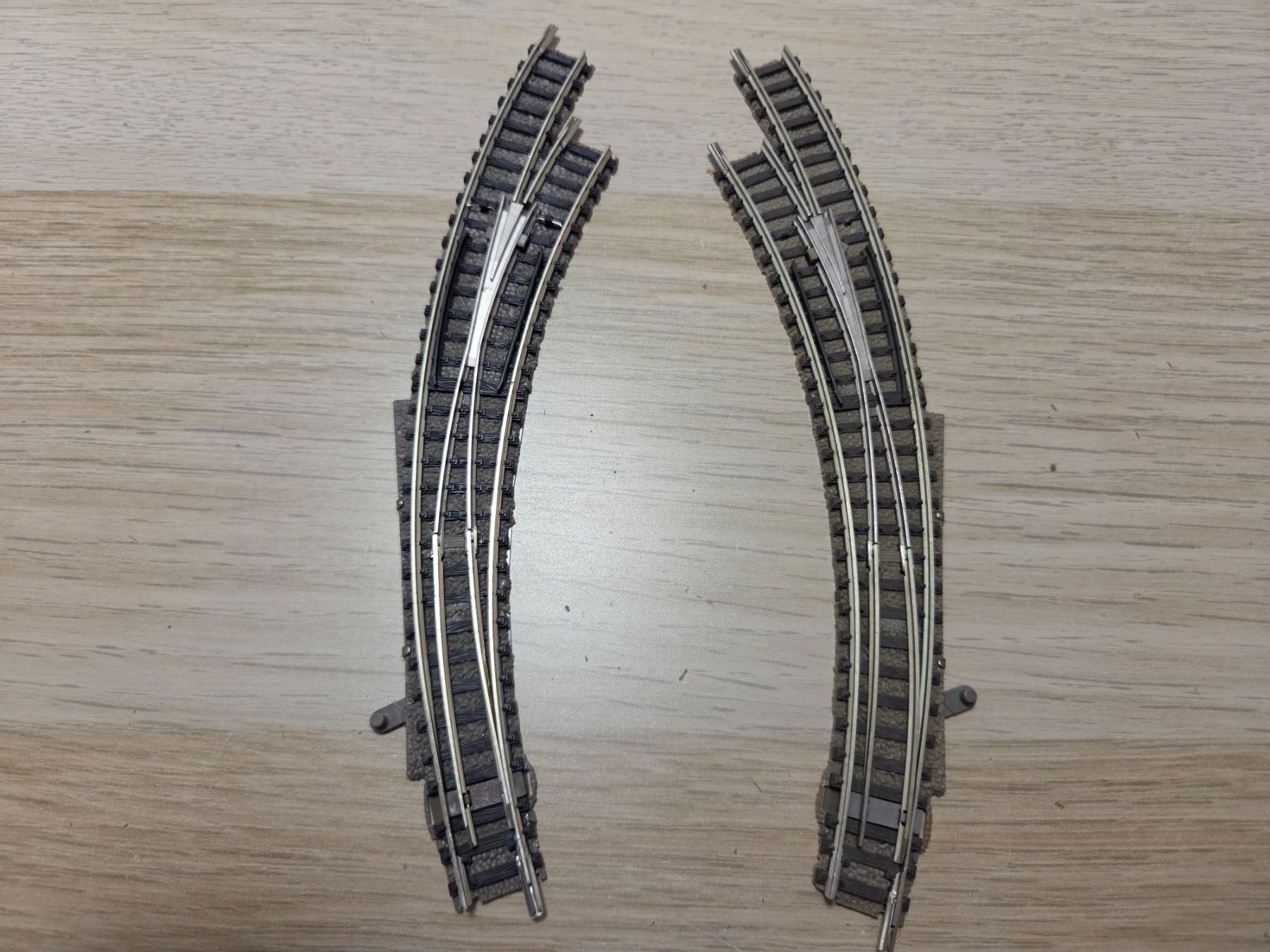 Fleischmann Modellini di ferrovie: Fleischmann N 9142 R+L Bogenweichen (E) – Usato da St-Aubin-Sauges venduto da Lo_Go 1