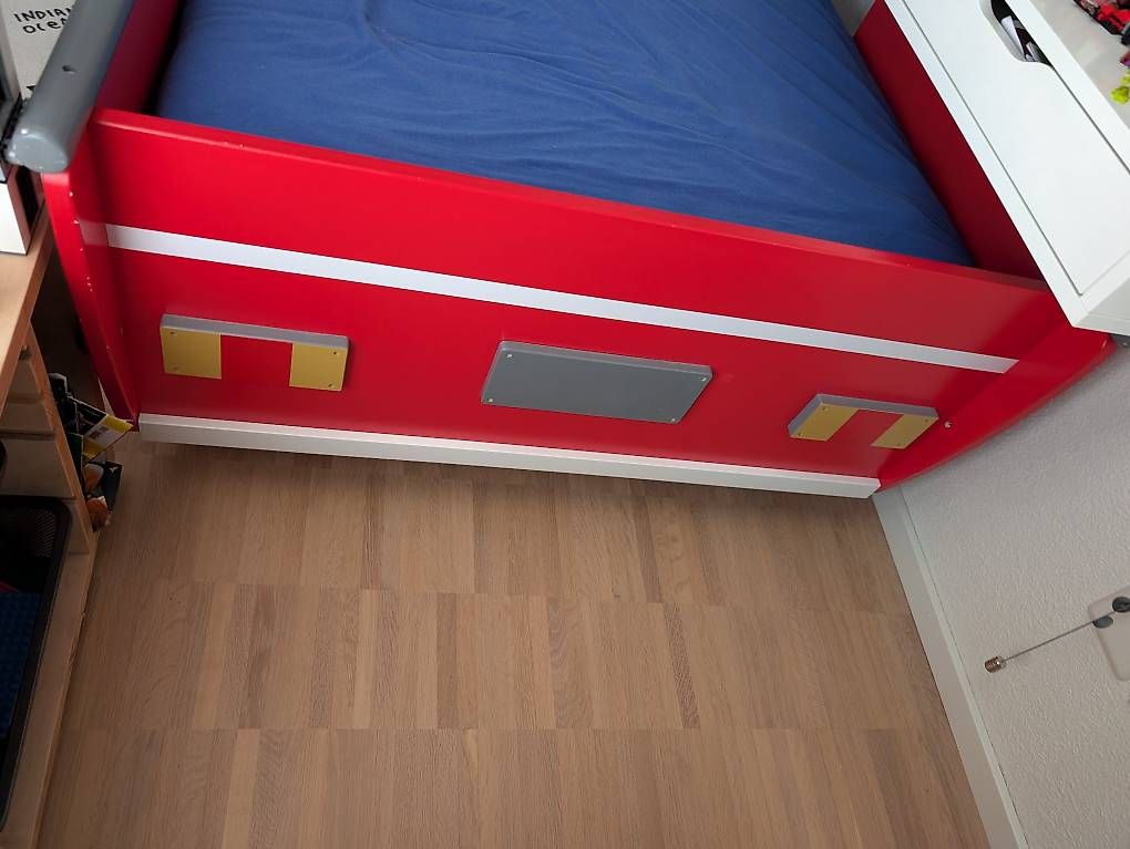Letti: Kinderbett Feuerwehrauto rot/weiss – Usato da Sachseln venduto da Waschbaer84 2