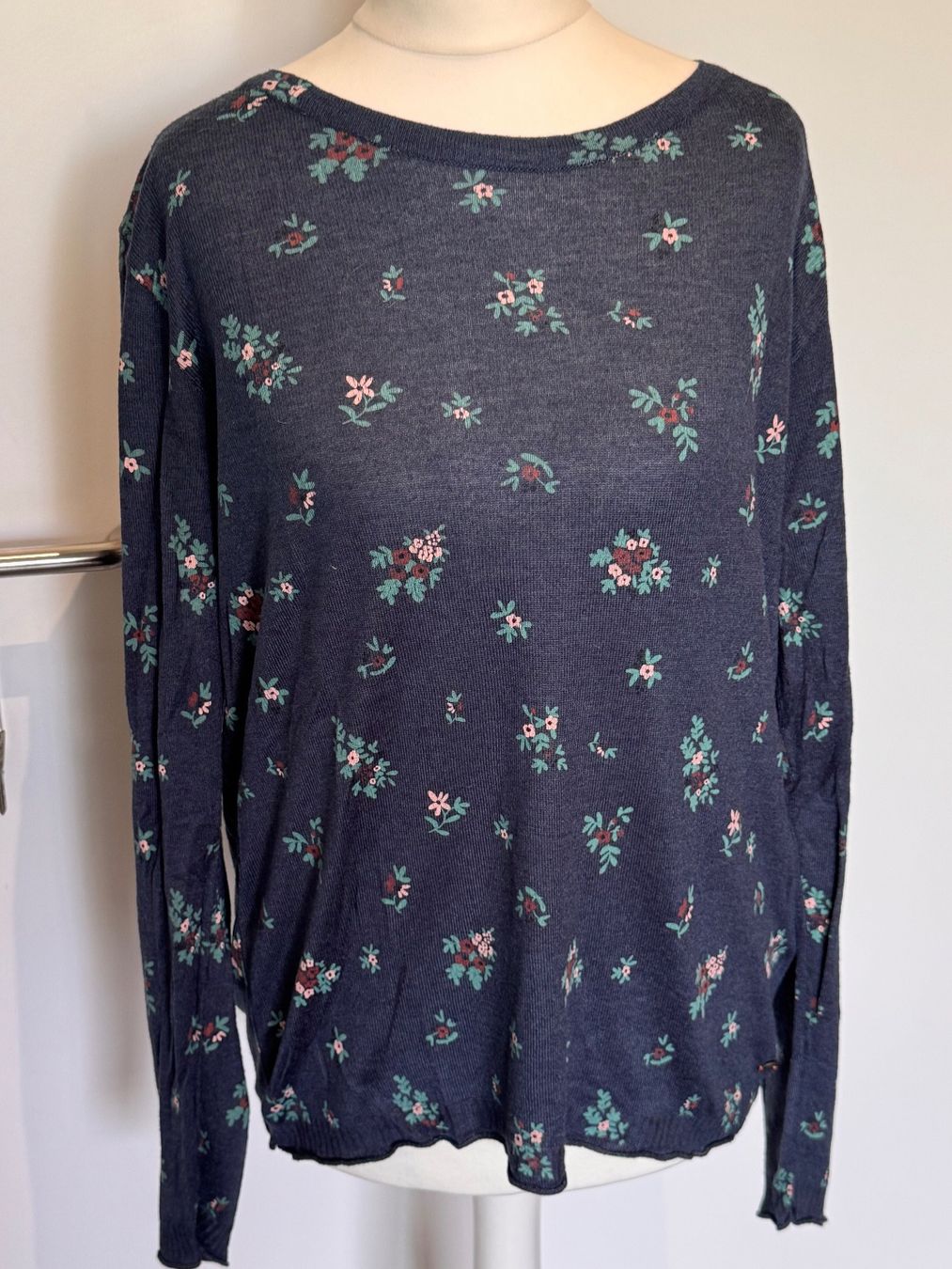 Maglioni & Felpe: Dünner Pullover MUSTANG Gr. XS Floral Blumen – Usato da Rothrist venduto da Fondgruebe