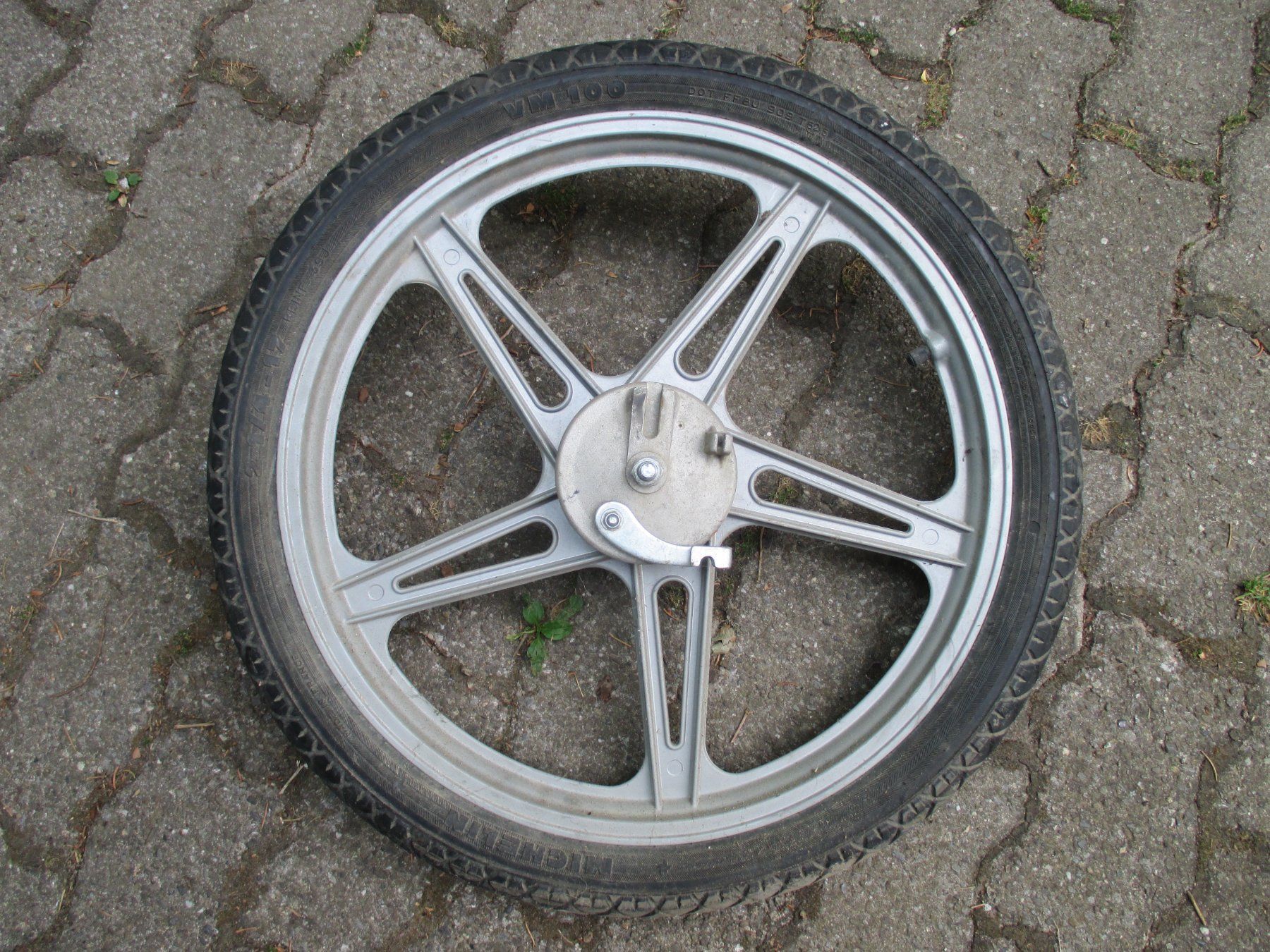 Piaggio Jantes: Mofa / Töffli Felge wohl Piaggio ? – D'occasion à Heimberg par Heimberg2010