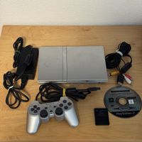 Sony PlayStation 2 Slim Silver (SCPH-77004) + Controller & Z