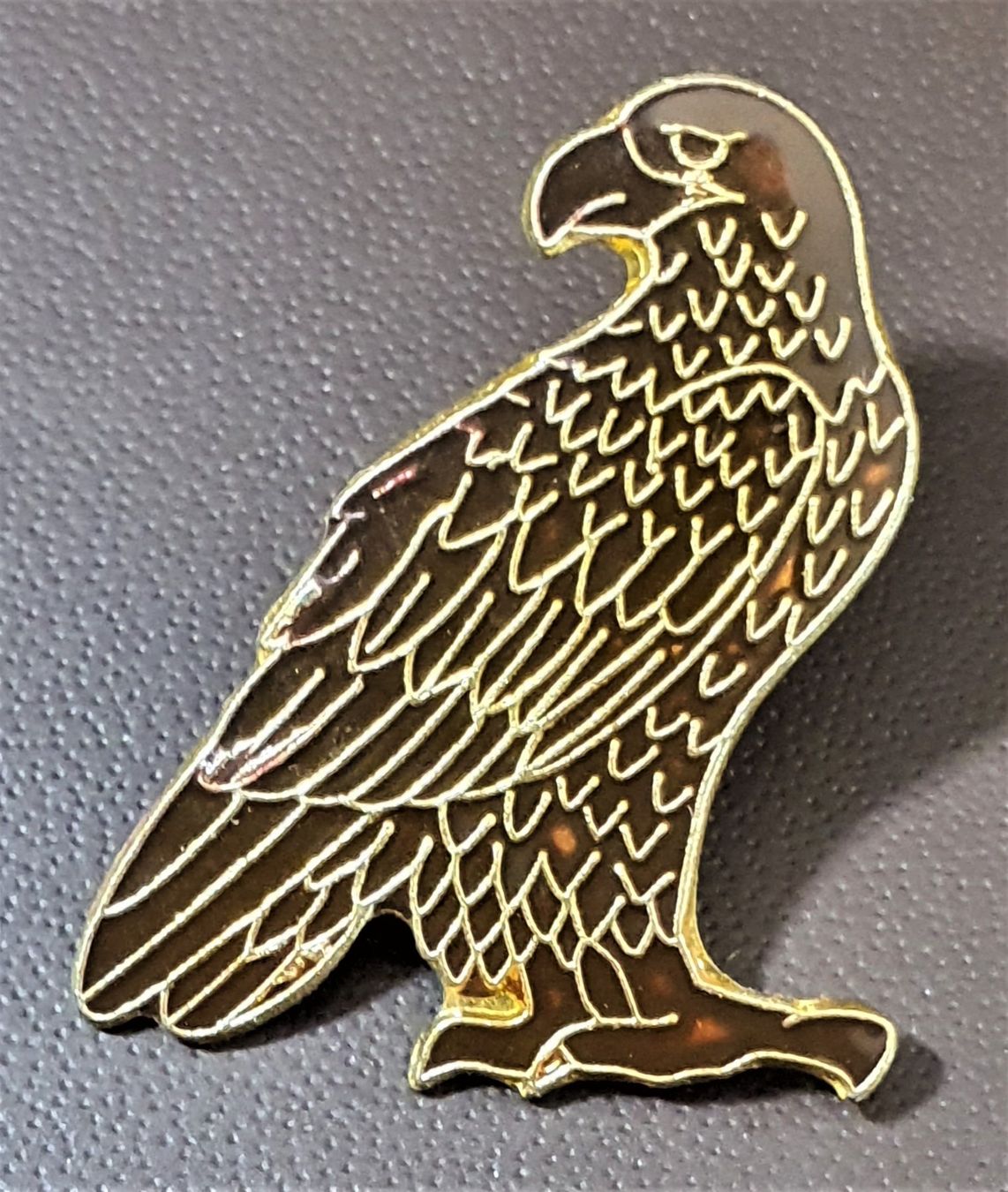 Placchette & Badge: P825 - Pin Adler – Usato da Reinach BL venduto da Boston-Verkauf