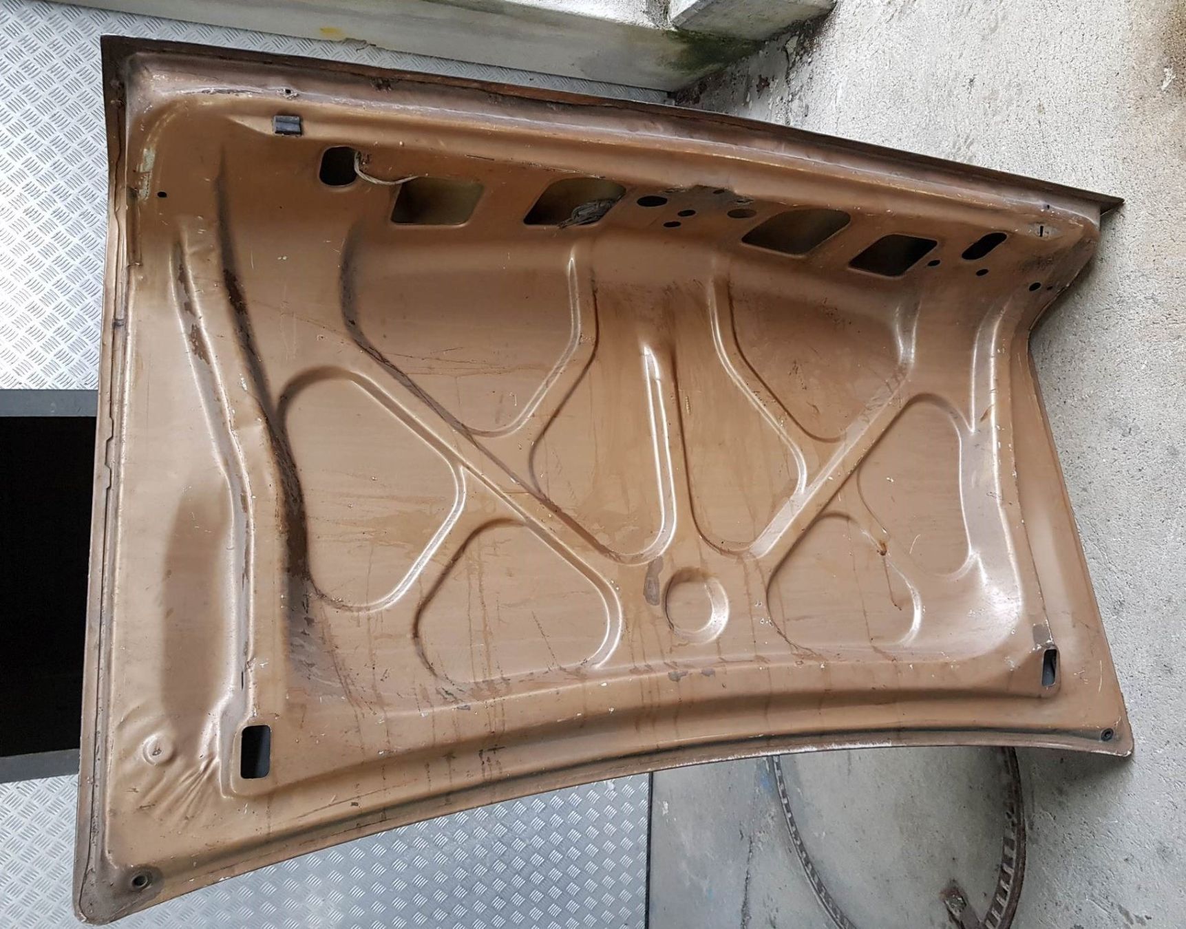 Chrysler Tutti pezzi di ricambio auto: Heckdeckel Chrysler Valiant – Usato da Niedergösgen venduto da usc_8qc6 3