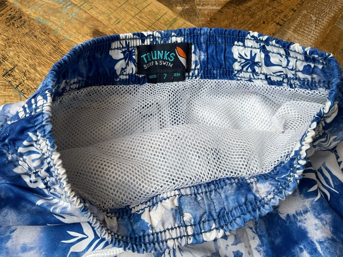 Lotti & Set di vestiti: 3 Badehosen Gr. 128 – Usato da Bachenbülach venduto da Sybeco 2