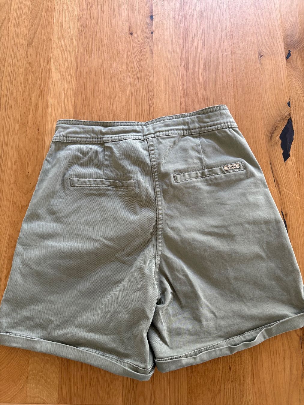 Pantaloni: Shorts Garcia – Nuovo (secondo la descrizione) da Uster venduto da mir_tmt5 1
