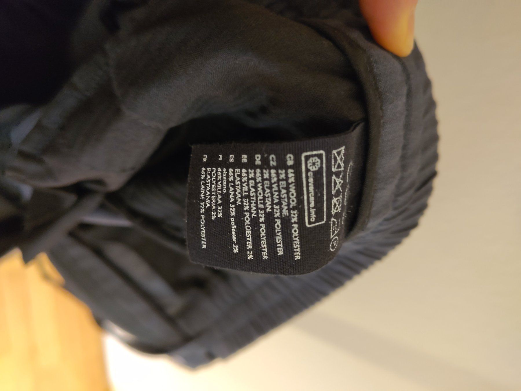 Cos Pantaloni: Hosen / COS / EUR 46 – Usato da St. Gallen venduto da swi_dnw5 9