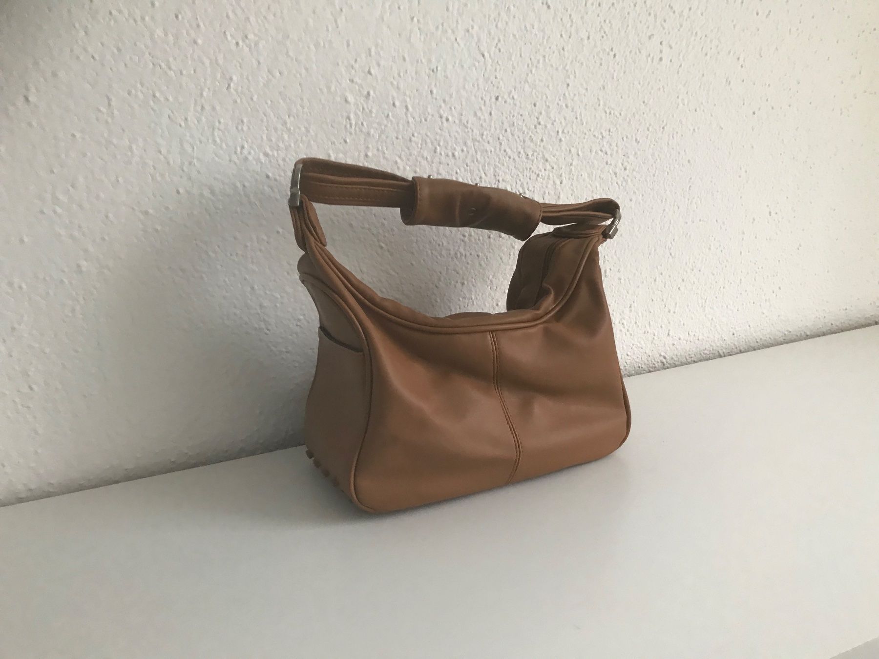 Borse da donna: Handtasche Umhang-Tasche Leder – Usato da Spreitenbach venduto da Brockiland-Flohmarkt