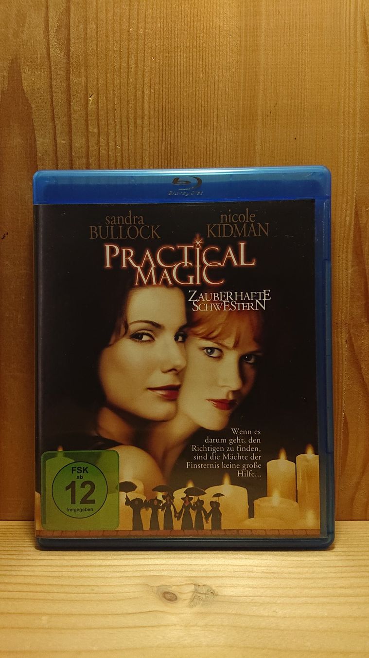 Tutti i DVDs: PRACTICAL MAGIC ZAUBERHAFTE SCHWESTERN auf Blu-Ray – Usato da Wilderswil venduto da Exebub