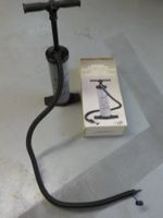 Camping und Zelteln, Handpumpe (4)