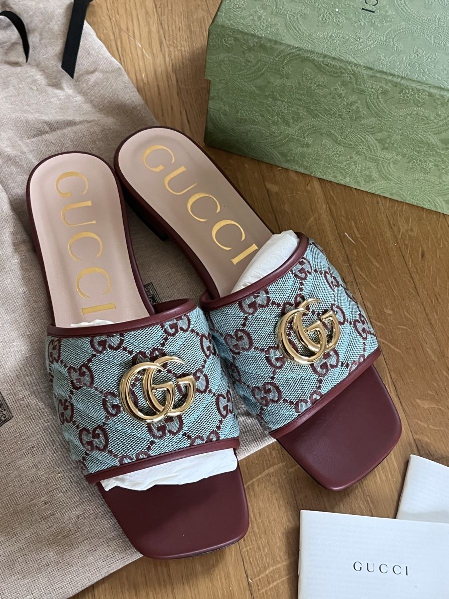 Gucci Scarpe da donna: GUCCI  GG matelassé canvas flat sandals – Nuovo e nell'imballaggio originale da Zürich venduto da Lifestyle1