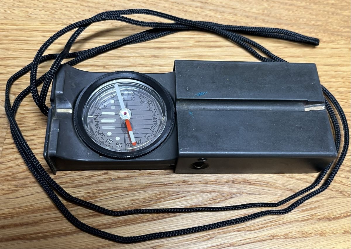 Recta GPS & Appareils de mesure: Kompass Recta Metall mit Lederhülle  – D'occasion à Aesch BL par flugsaurier73