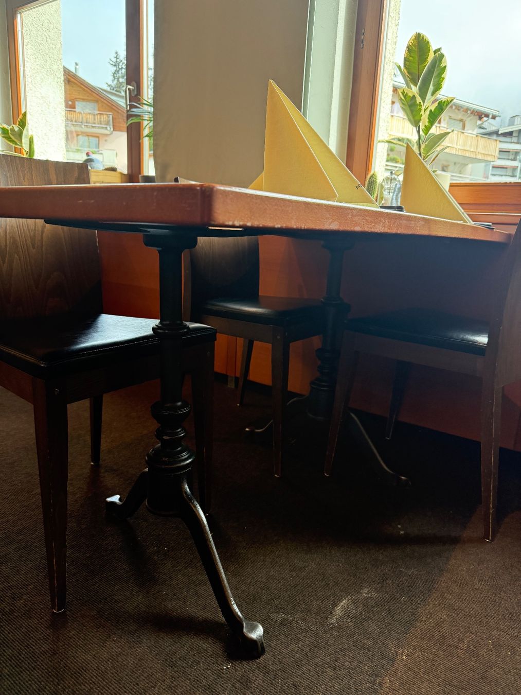Tables: Beizentische – D'occasion à Valbella par sch_vmx7 2