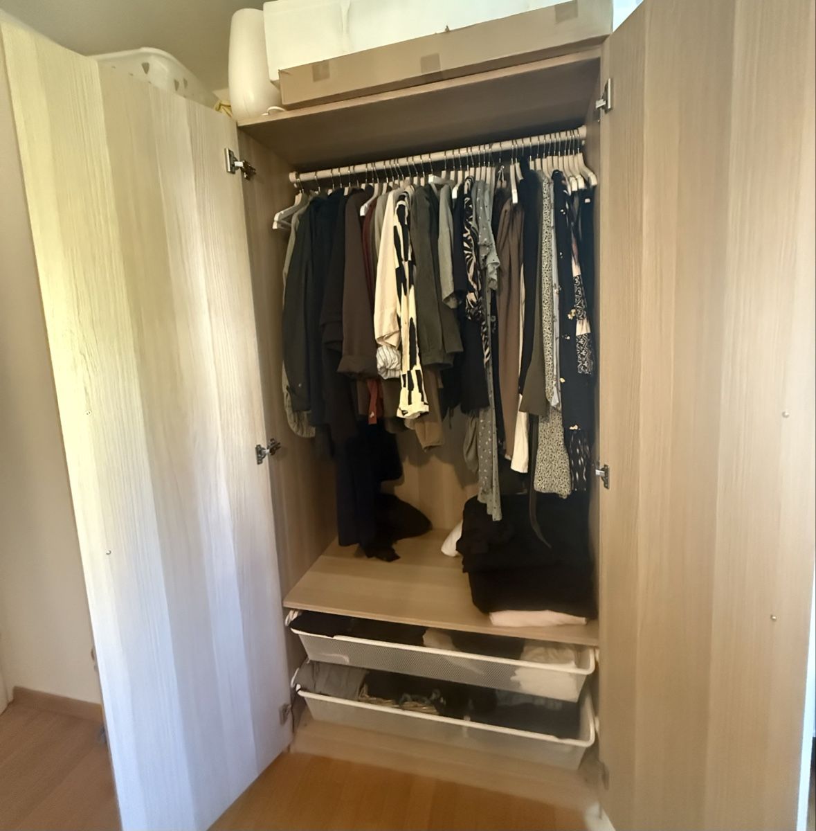 Armadi: Grosser IKEA PAX-Kleiderschrank – Usato da Winterthur venduto da Lisanatascha15 1