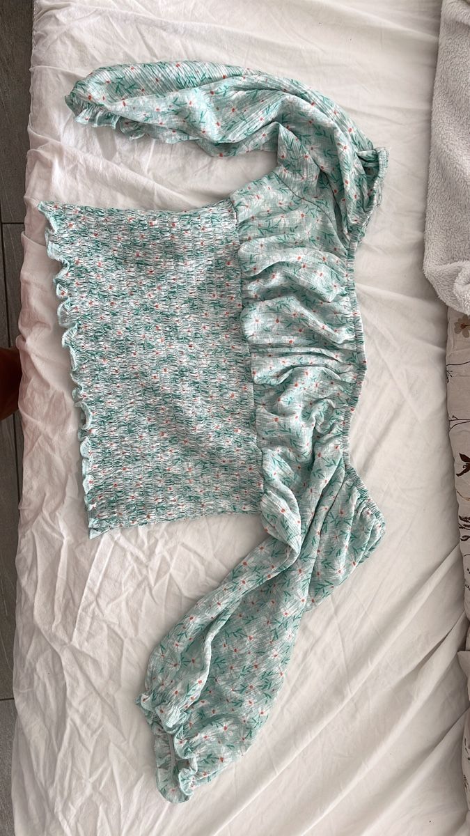 Blusen: Bluse kurz mit Blumenmuster und Gummizug Gr. M – Gebraucht aus Schänis von sin_zr5n
