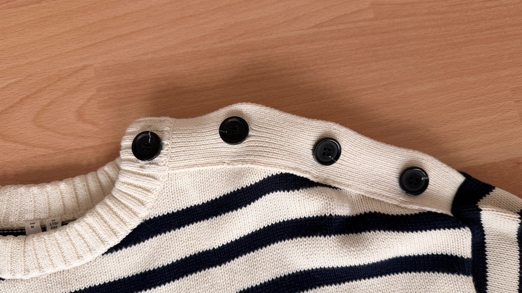 Arket Maglioni & Felpe: Pullover - ARKET Grösse M mit Streifen beige navy-schwarz – Usato da Winterthur venduto da Secondhand-Family 1