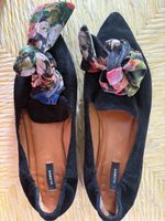 Schwarze Globus Ballerinas mit Schleife