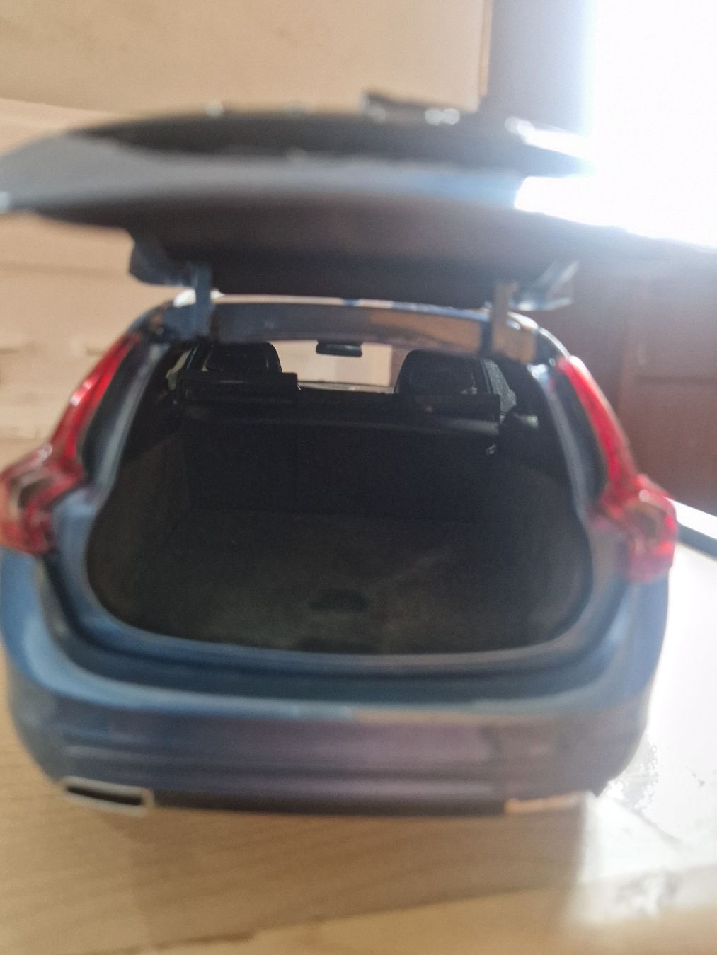 Volvo Modellautos: Rarer Volvo V60 T5 1:18 – Neu und originalverpackt aus Safenwil von saavo 4