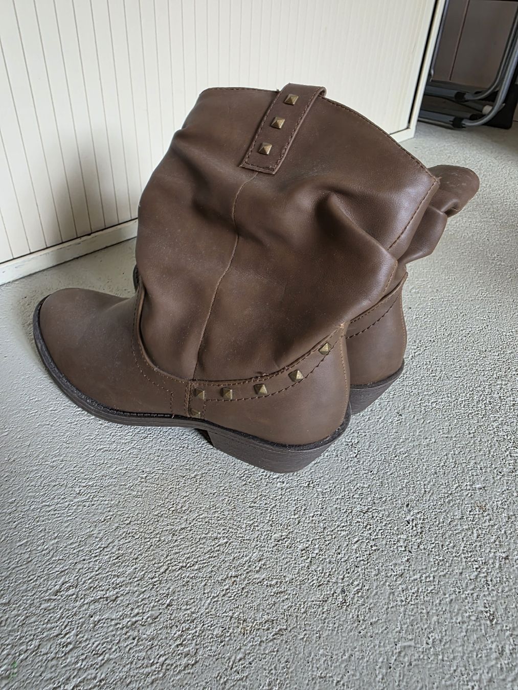 Scarpe da donna: Neue braune Damenstiefel, Grösse 39.5 – Usato da Schüpfheim venduto da Hermini_28