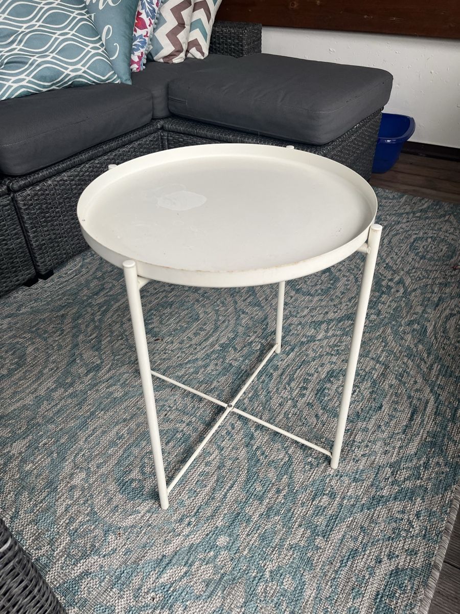 Tavoli: Ikea Tabletttisch „GLADOM“ – Usato da Steinmaur venduto da Poleni