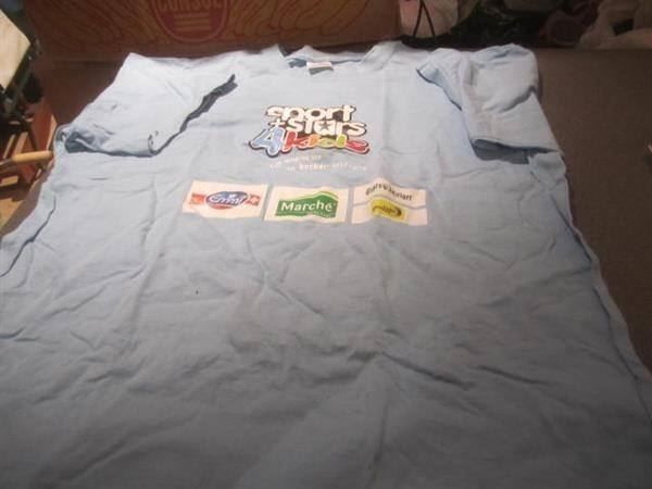 Chemises, T-shirts & Polos: T-Shirt ca. Grösse 152/164, hellblau – D'occasion à Zürich par Motzkuh
