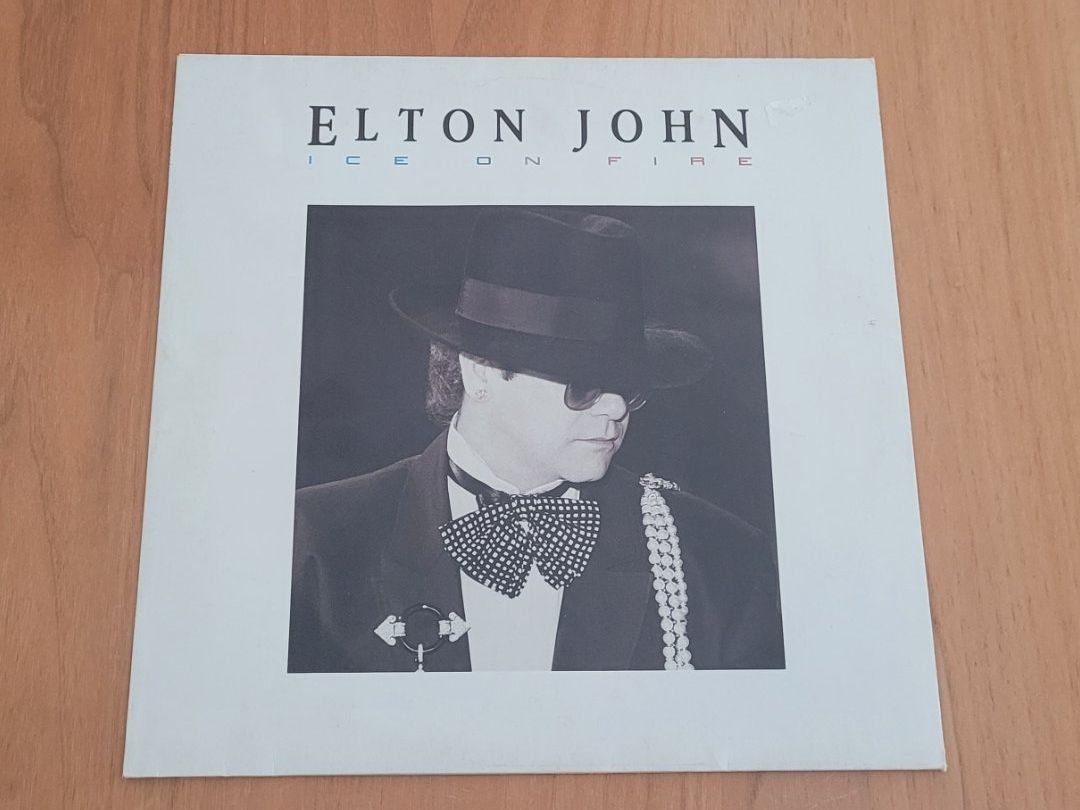 Dischi in vinile: LP  Elton John – Usato da Martigny venduto da MZ-67