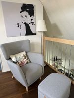 Ikea Oskarsham Sessel mit Hocker grau Stoff neuwertig