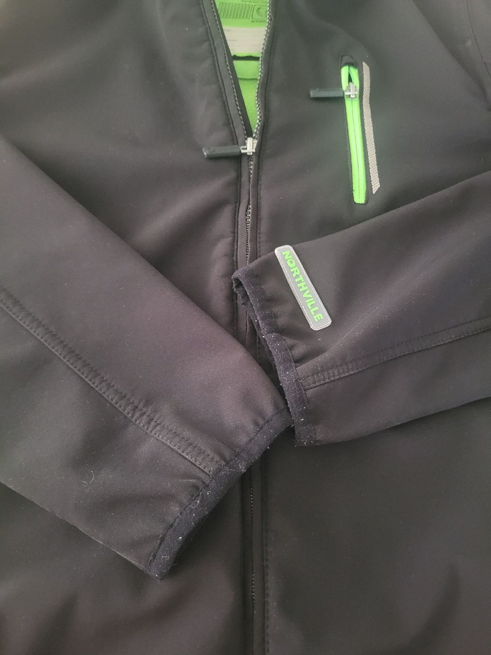 Vestes & Manteaux: Veste softshell, taille 176, comme neuve – D'occasion à Tavannes par Carcajou 2
