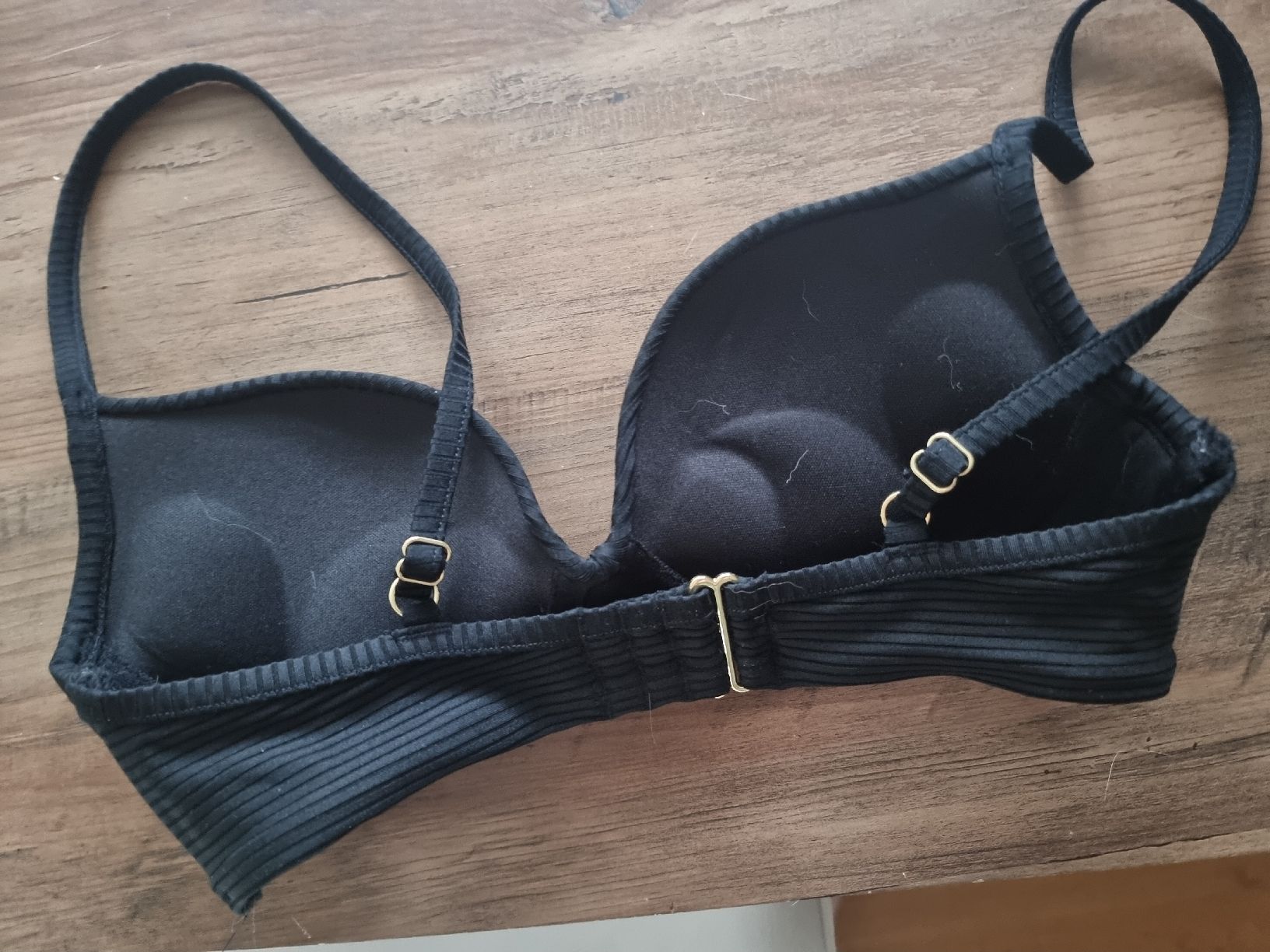H&M Costumi da bagno & Bikini: Schwarzer H&M Bikini Oberteil – Nuovo (secondo la descrizione) da Altstätten SG venduto da melii._.98 1
