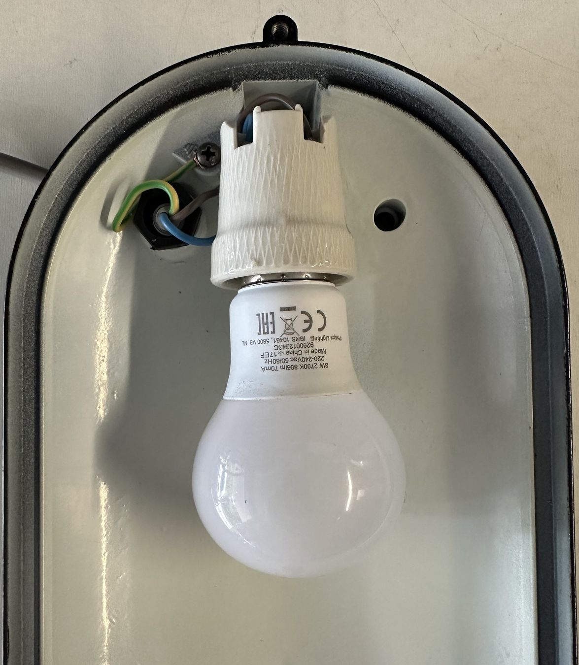 Kronleuchter & Deckenlampen: Wand.-Deckenleuchte oval schwarz E27, 230V occ. – Gebraucht aus Hergiswil NW von hpb_9bvx 5