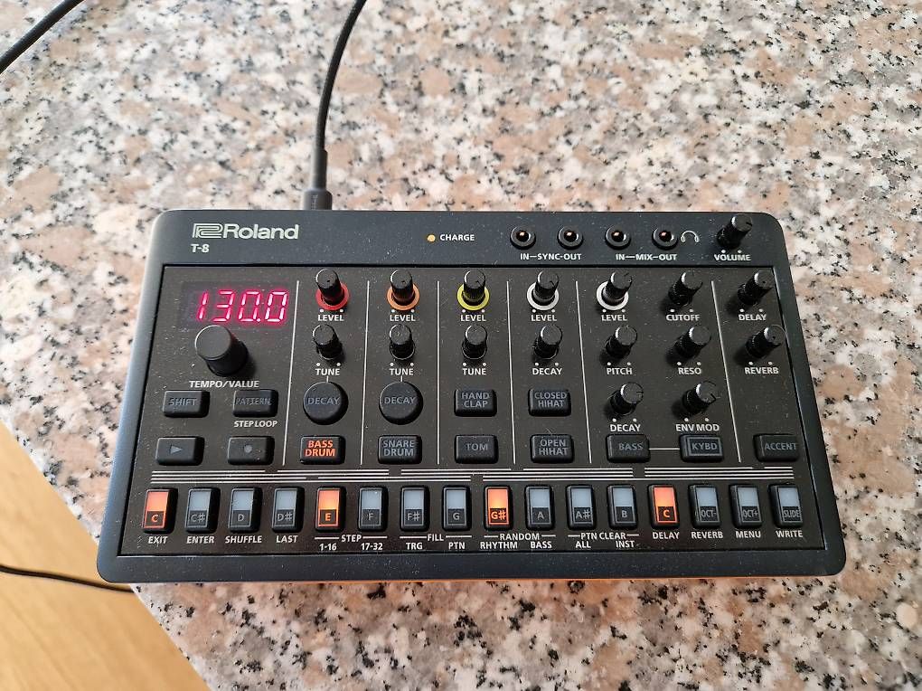 Musikinstrumente: Roland T-8 – Gebraucht aus Chêne-Bourg von tyraelx