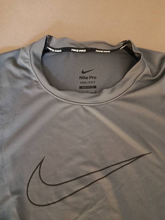 Tops: Canottiera Nike – Gebraucht aus Bellinzona von vin_jm7f 1