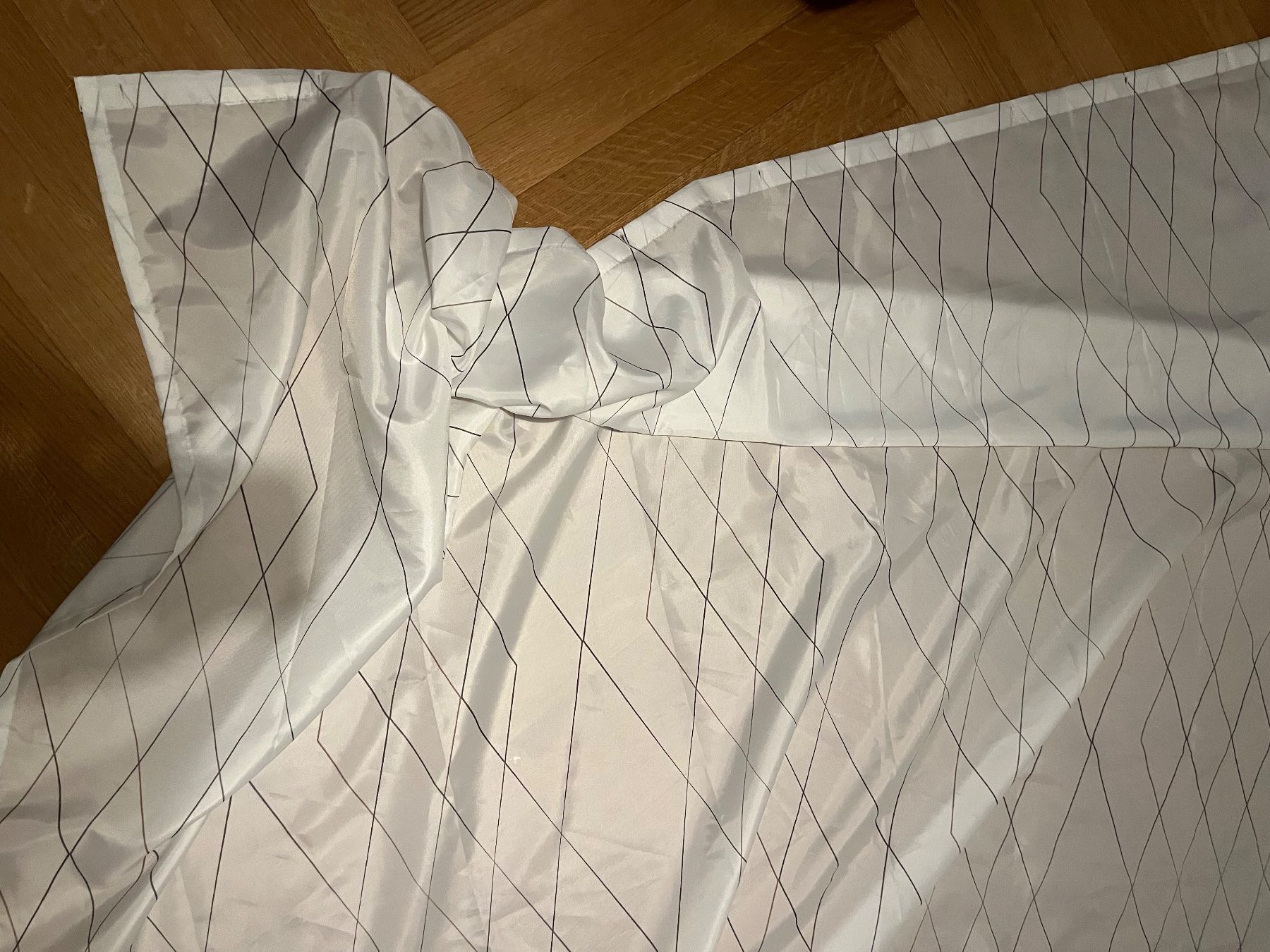 Tende: Weiss diagonal gestreifter Duschvorhang – Usato da Zürich venduto da tans_flohmi 2
