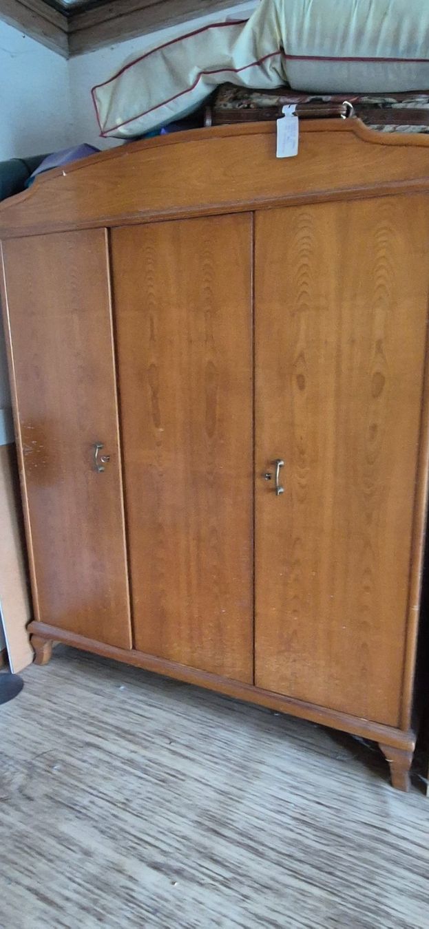 Schränke: 3teiliger Holzschrank – Gebraucht aus Belp von Freca
