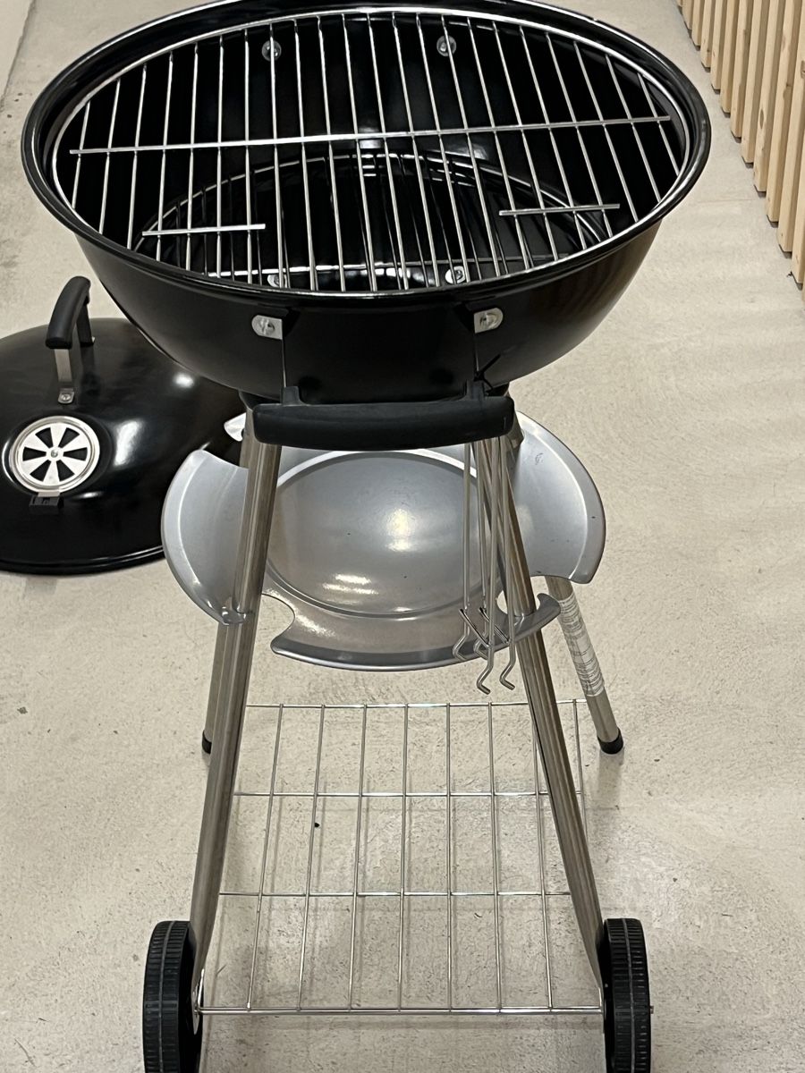 Griglie: Kugelgrill schwarz mit Deckel - neu – Nuovo (secondo la descrizione) da Zürich venduto da mast728 5