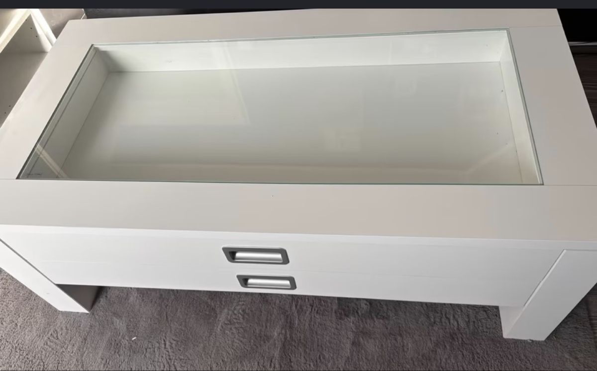 Tische:     Wohnzimmertisch Weiss mit Glas – Neu (gemäss Beschreibung) aus Reiden von Crick 1