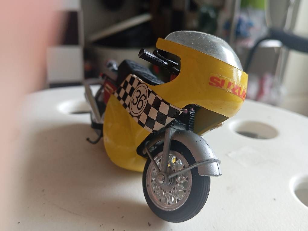 Suzuki Modellini d'auto: Motorrad Suzuki – Usato da Basel venduto da Petergunn 2