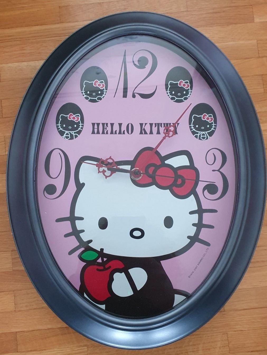 Orologi da terra & Orologi da parete: Horloge Hello Kitty Apple - COLLECTOR SANRIO – Nuovo e nell'imballaggio originale da St-Prex venduto da Allymcchou 1