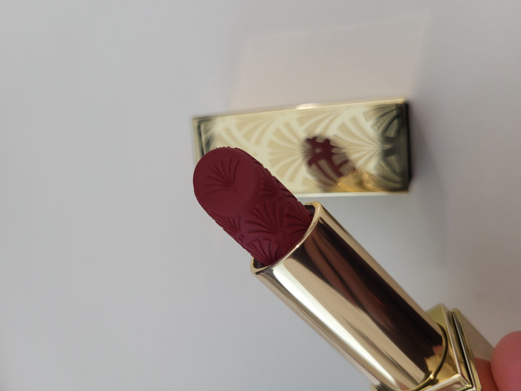 Estée Lauder Make-up: Estee Lauder Lippenstift Ruby Red Velvet LIMITED EDITION – Nuovo e nell'imballaggio originale da Nänikon venduto da Skin-Beauty 7