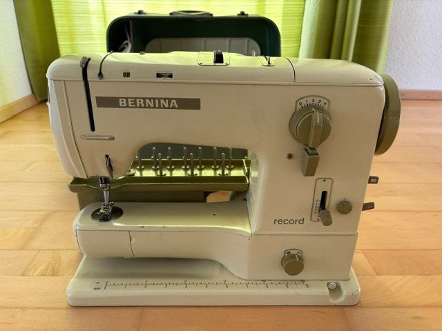 Bernina Macchine da cucire: Nähmaschine Bernina record 730 mit Koffer – Usato da Schwerzenbach venduto da Freesurf1000