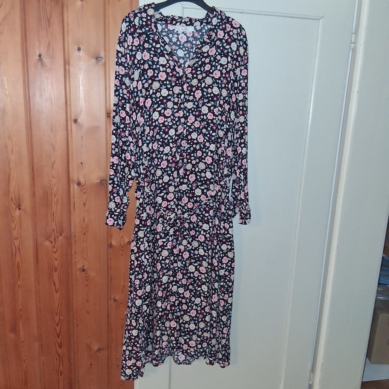 Vestiti: Langes kleid gr.54 – Usato da Klingnau venduto da tschipsi86