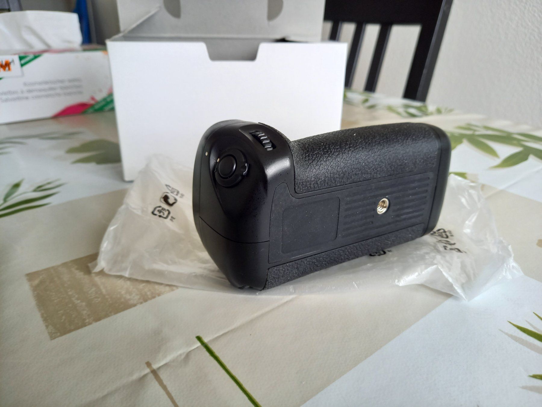Nikon Batterie: Battery grip for Nikon D7100 / D7200 – Nuovo (secondo la descrizione) da Allschwil venduto da d.genchev