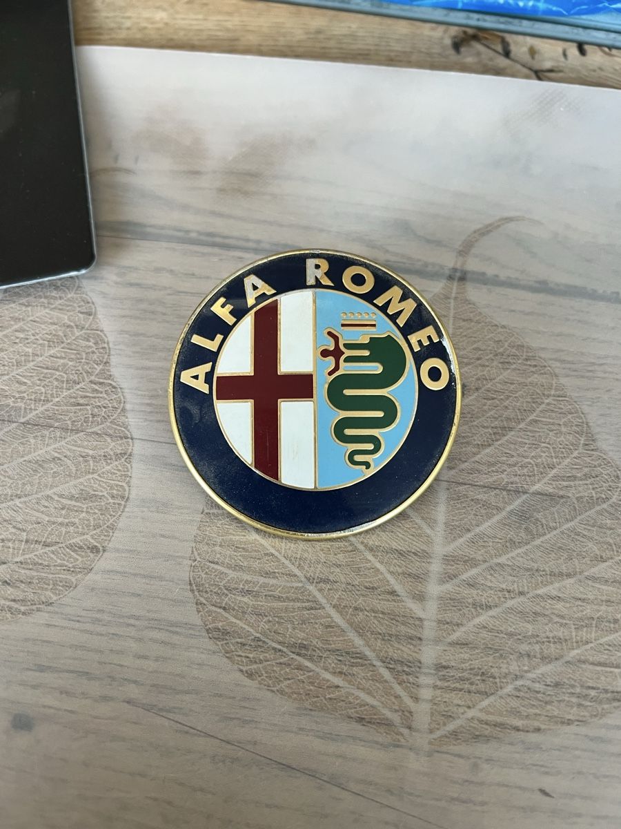 Alfa Romeo Tutti pezzi di ricambio auto: Alfa Romeo Emblem Signet Logo – Usato da Sevelen venduto da Ritiplampi 1