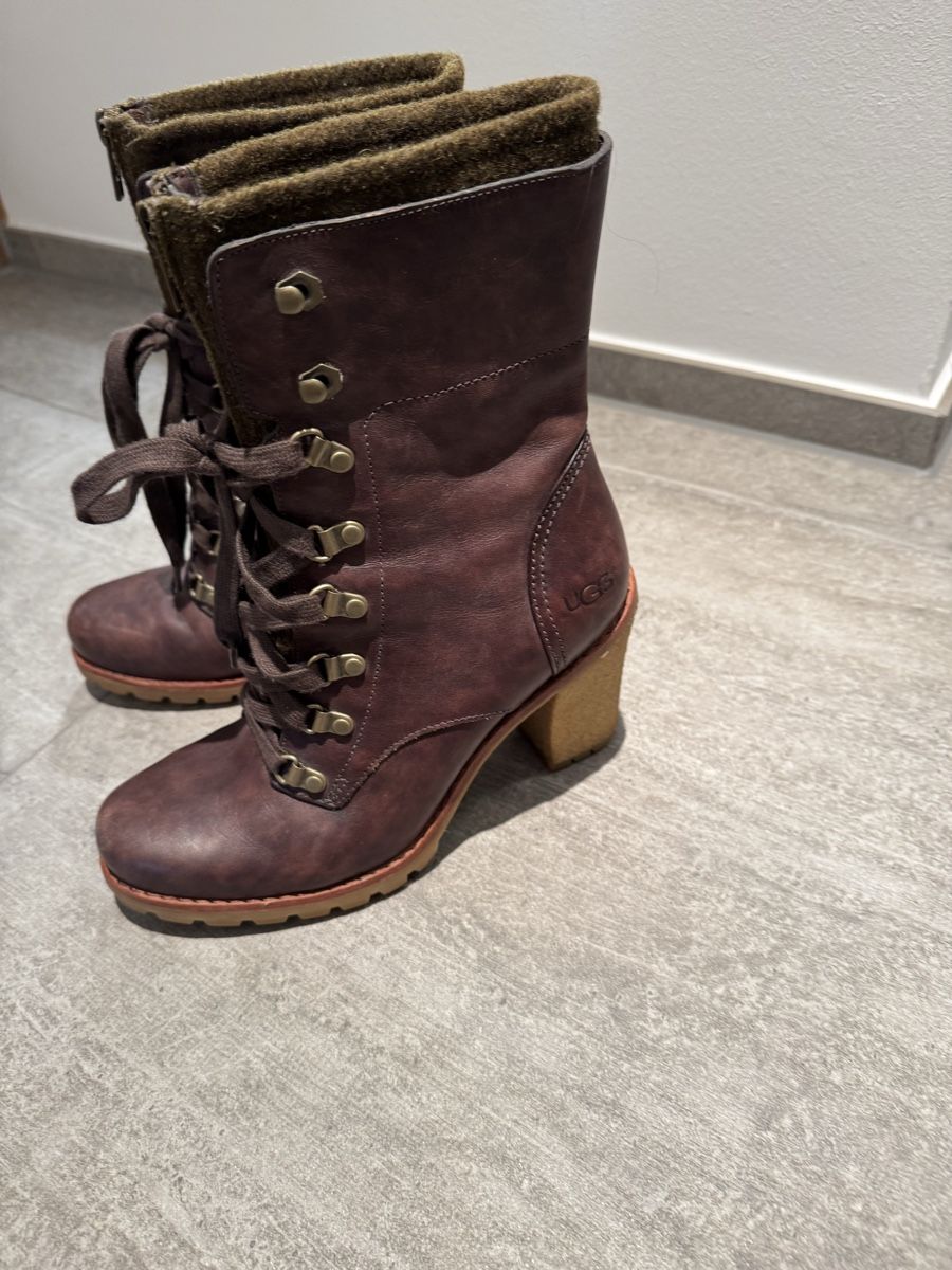 Ugg Scarpe da donna: UGG Boots / Stiefeletten Gr. 39 – Usato da Winkel venduto da Spaedi0