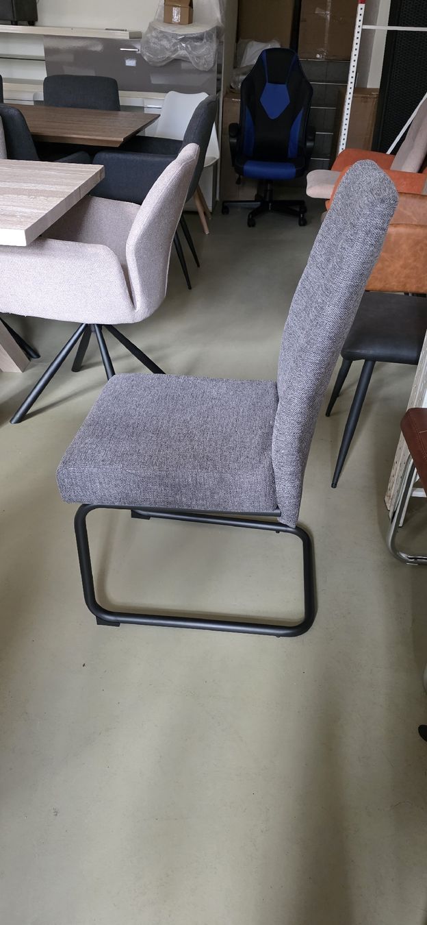 Chaises: Stuhl neu Pro Stk, 60chf. – Neuf avec emballage d'origine à Lützelflüh-Goldb par Rampenverkauf_72_ 1